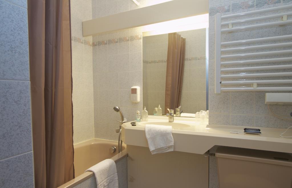 Hotel Sully Nogent-le-Rotrou Oda fotoğraf